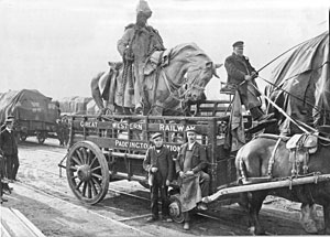 Statue being delivered by GWR