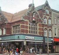 The statue was still in position in this photo which is circa 1970