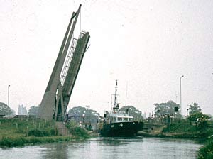 ASLR Stirling passes the bridges