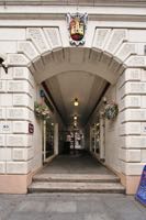 The central walkway to Gandy Street