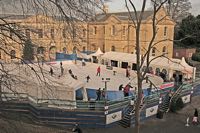 A modern, seasonal photo of the courtyard