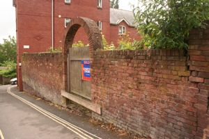 Dissenters Burial Ground entrance