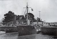 xxThe Ben Johnson traverses the lower lock