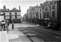 The Valiant Soldier with Holloway Street straight ahead.