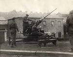 HomeGuard man an anti-aircraft gun.